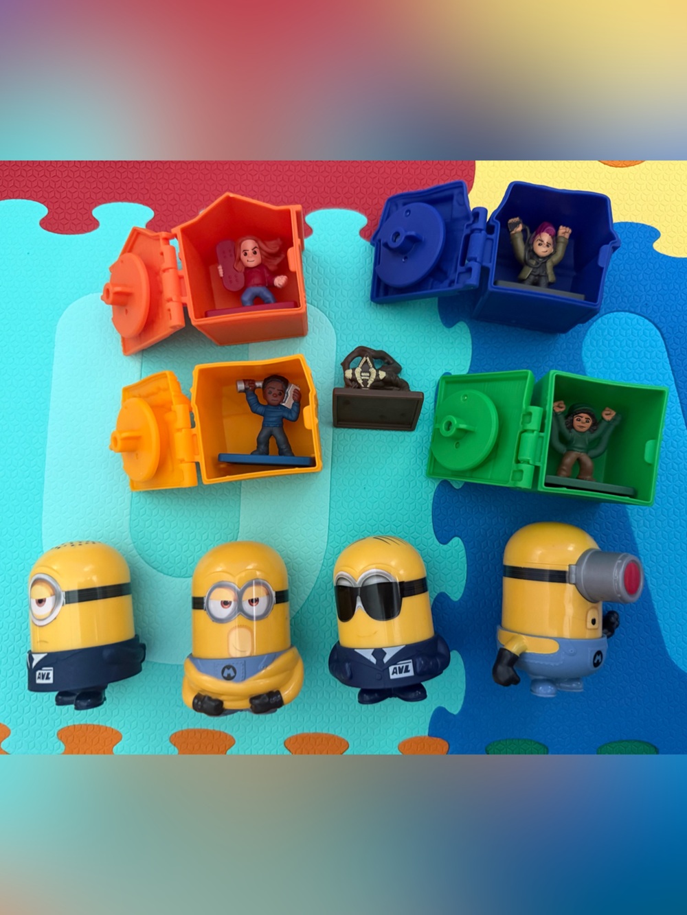 McDonald's Minions Pop-Up Capsule Playset in Yellow, Blue, Green, Orange, Red